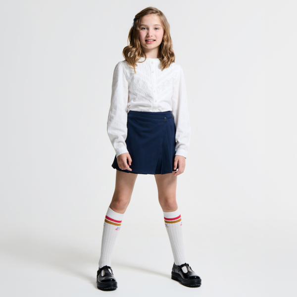 بلوزة بيضاء رومانسية مطرزة للفتيات